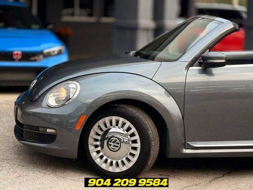 Platinum Gray Metallic/Black Roof 2016 Volkswagen Beetle 1.8T S