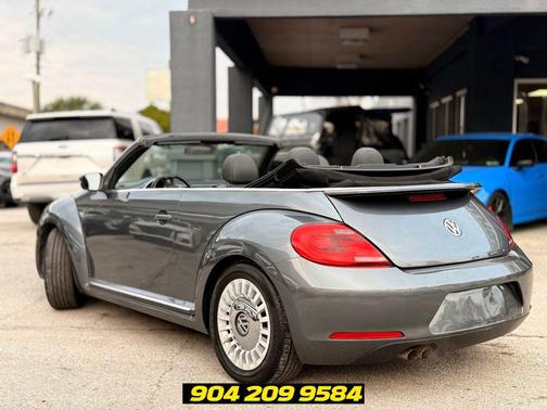 Platinum Gray Metallic/Black Roof 2016 Volkswagen Beetle 1.8T S