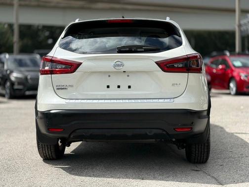 2022 Nissan Rogue Sport SV
