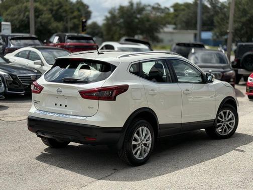 2022 Nissan Rogue Sport SV