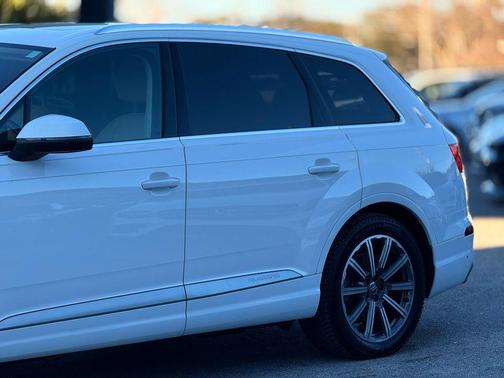 2019 Audi Q7 45 Premium Plus