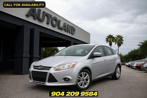 Ingot Silver 2014 Ford Focus SE