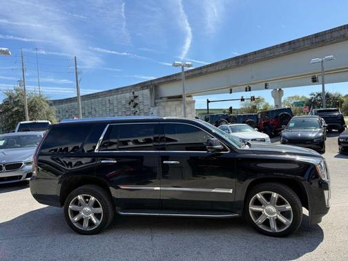 2019 Cadillac Escalade Luxury