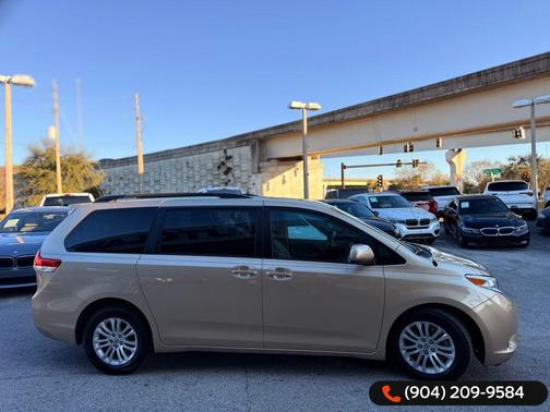 2012 Toyota Sienna XLE