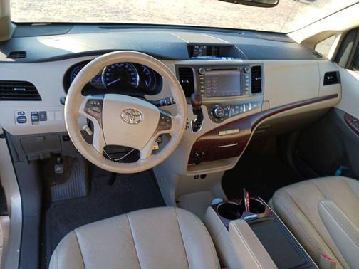 2012 Toyota Sienna XLE