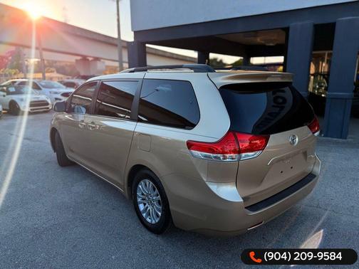 2012 Toyota Sienna XLE