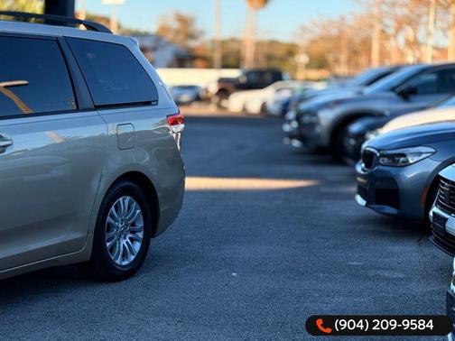 2012 Toyota Sienna XLE
