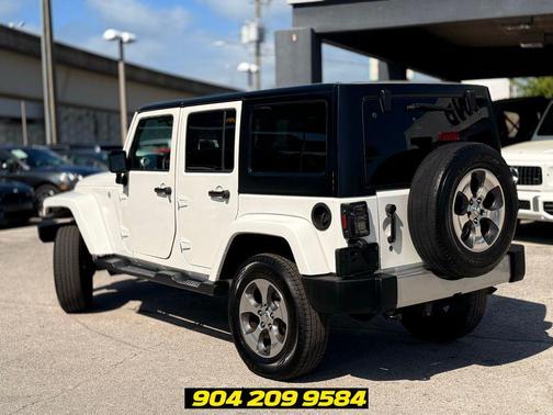 Bright White Clearcoat 2017 Jeep Wrangler Unlimited Sahara