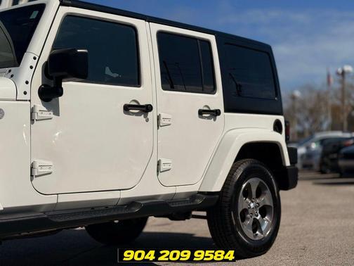 Bright White Clearcoat 2017 Jeep Wrangler Unlimited Sahara