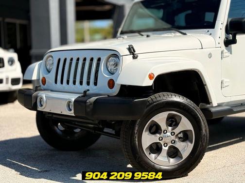 Bright White Clearcoat 2017 Jeep Wrangler Unlimited Sahara
