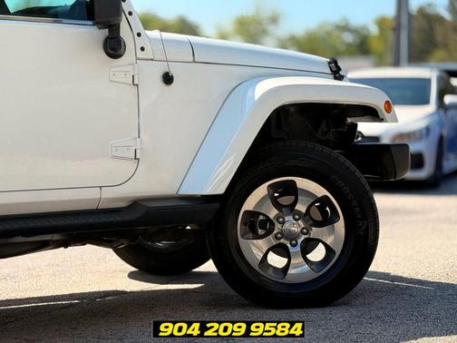 Bright White Clearcoat 2017 Jeep Wrangler Unlimited Sahara