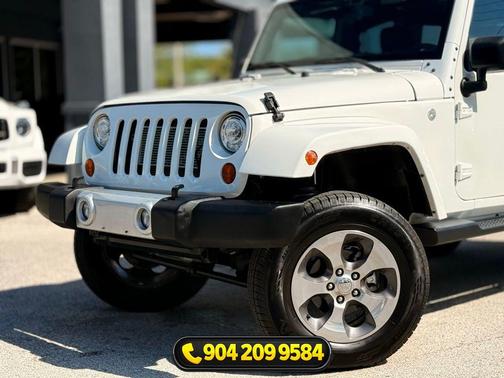 Bright White Clearcoat 2017 Jeep Wrangler Unlimited Sahara