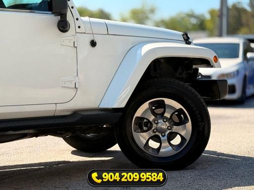 Bright White Clearcoat 2017 Jeep Wrangler Unlimited Sahara