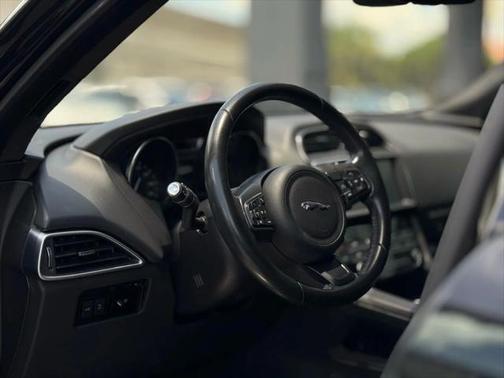 2019 Jaguar F-PACE 25t Premium