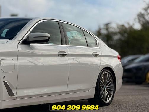 Alpine White 2018 BMW 530e iPerformance