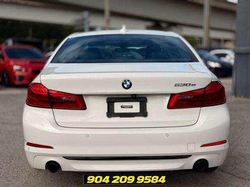 Alpine White 2018 BMW 530e iPerformance