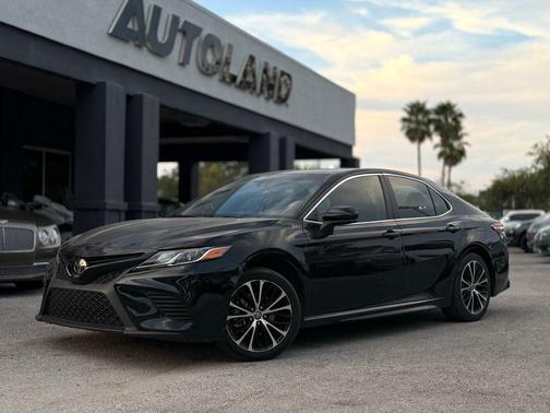 2020 Toyota Camry SE
