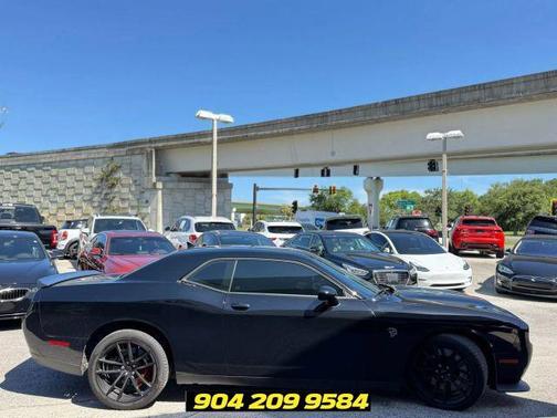 Pitch Black Clearcoat 2023 Dodge Challenger SRT Hellcat