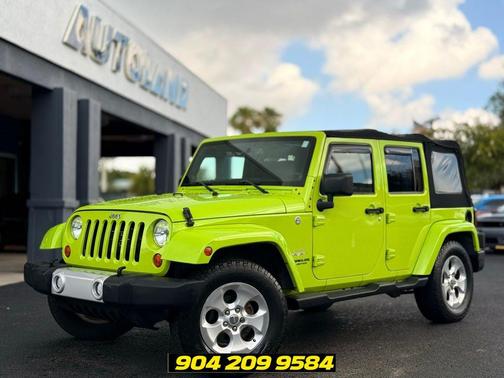 Gecko Pearlcoat 2013 Jeep Wrangler Unlimited Sahara
