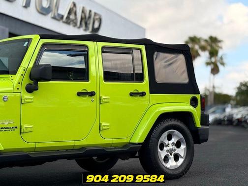 Gecko Pearlcoat 2013 Jeep Wrangler Unlimited Sahara