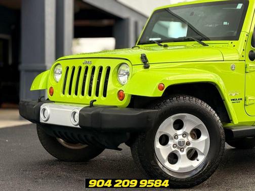 Gecko Pearlcoat 2013 Jeep Wrangler Unlimited Sahara