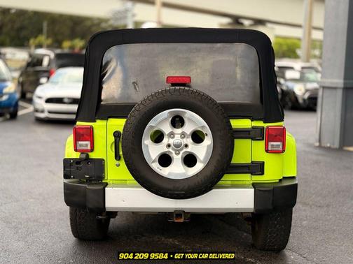 Gecko Pearlcoat 2013 Jeep Wrangler Unlimited Sahara