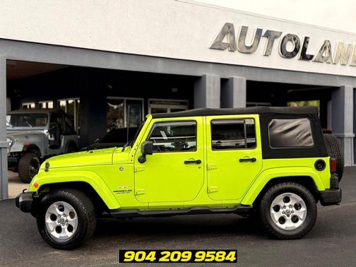 Gecko Pearlcoat 2013 Jeep Wrangler Unlimited Sahara