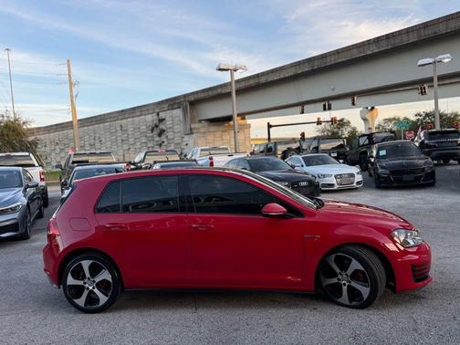 2015 Volkswagen Golf GTI 2.0T SE 4-Door
