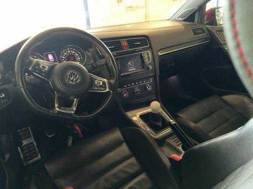 2015 Volkswagen Golf GTI 2.0T SE 4-Door
