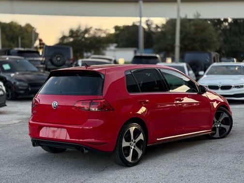2015 Volkswagen Golf GTI 2.0T SE 4-Door