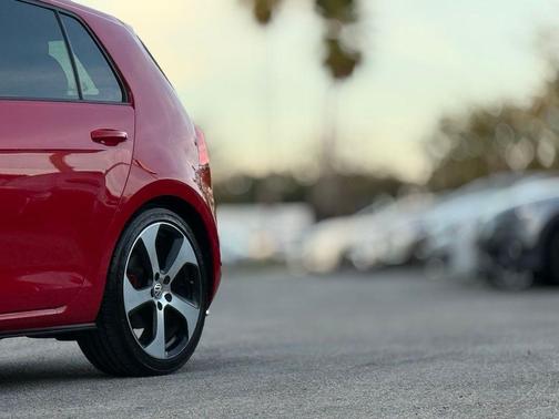 2015 Volkswagen Golf GTI 2.0T SE 4-Door