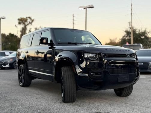 2024 Land Rover Defender 130 P400 X-Dynamic SE