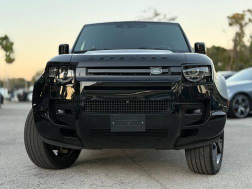 2024 Land Rover Defender 130 P400 X-Dynamic SE