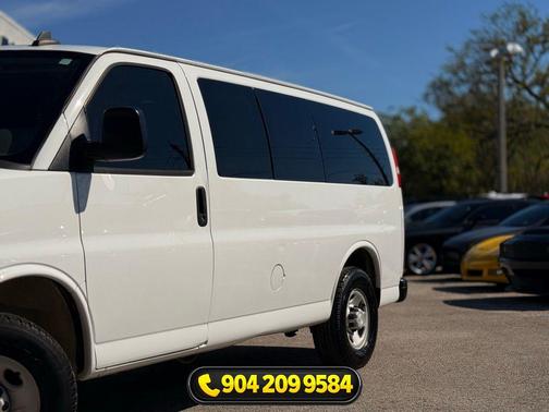 Summit White 2017 Chevrolet Express 2500 LT