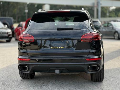 2017 Porsche Cayenne Platinum Edition