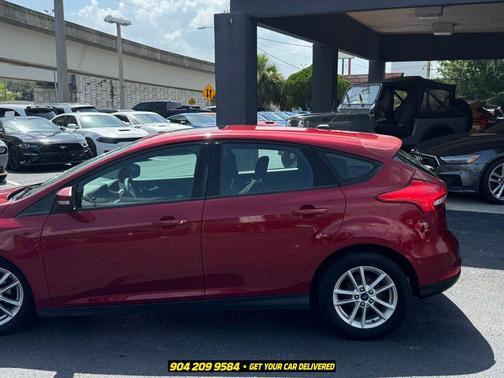 Red 2015 Ford Focus SE