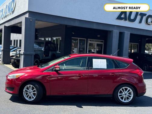 Red 2015 Ford Focus SE