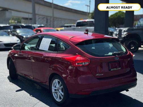 Red 2015 Ford Focus SE