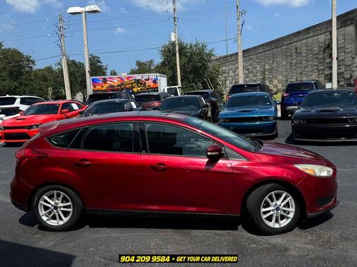 Red 2015 Ford Focus SE