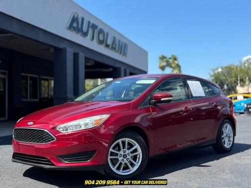 Red 2015 Ford Focus SE