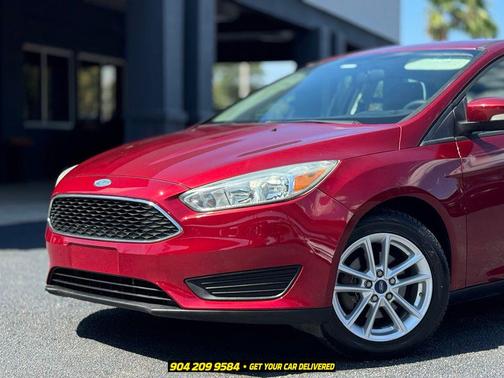 Red 2015 Ford Focus SE
