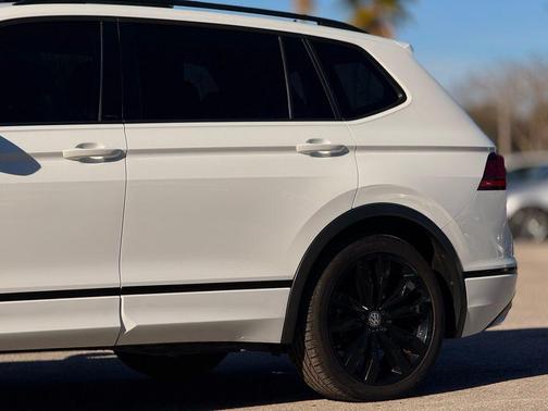 2021 Volkswagen Tiguan 2.0T SE R-Line Black