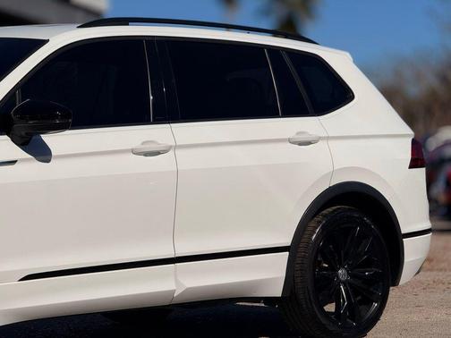2021 Volkswagen Tiguan 2.0T SE R-Line Black
