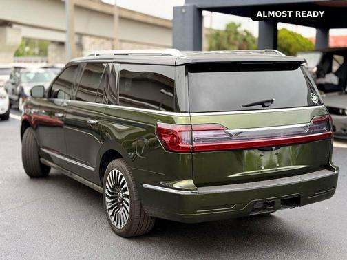 Green 2019 Lincoln Navigator L Black Label
