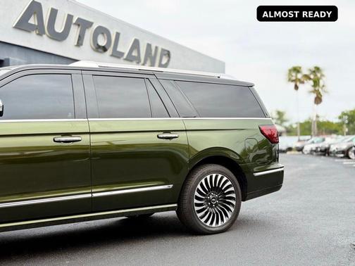 Green 2019 Lincoln Navigator L Black Label