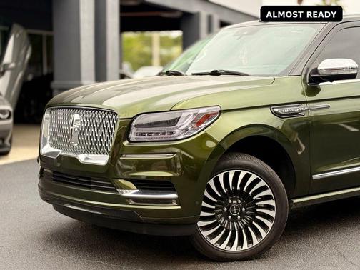 Green 2019 Lincoln Navigator L Black Label
