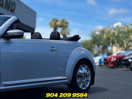 Reflex Silver Metallic/Black Roof 2015 Volkswagen Beetle 1.8T