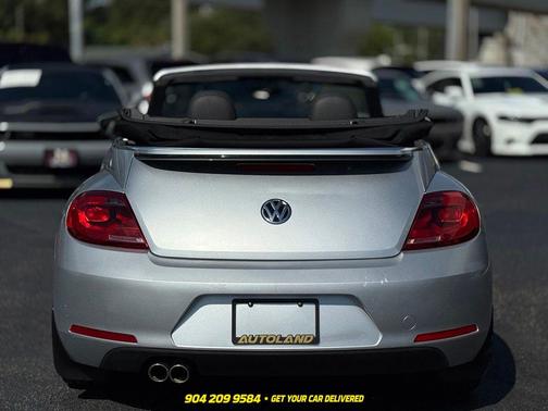 Reflex Silver Metallic/Black Roof 2015 Volkswagen Beetle 1.8T