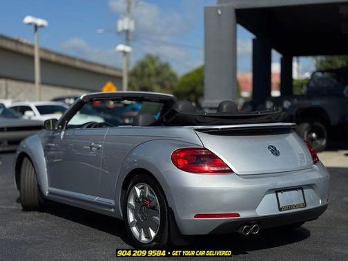 Reflex Silver Metallic/Black Roof 2015 Volkswagen Beetle 1.8T