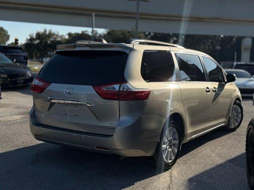 2016 Toyota Sienna 
